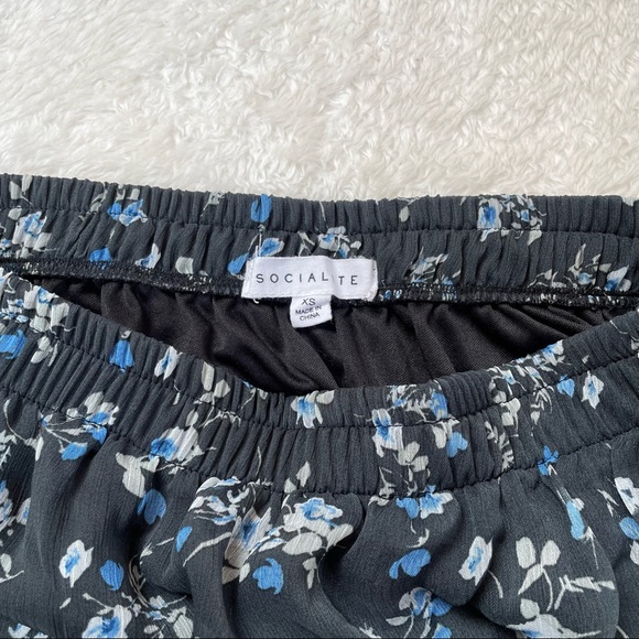 Blue flowy floral skirt - Picture 2 of 4